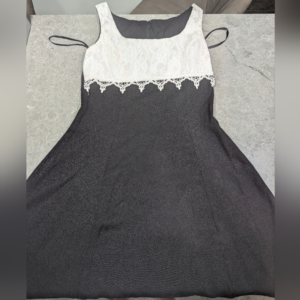 Vintage Jessica McClintock Black and White Lace Midi Dress